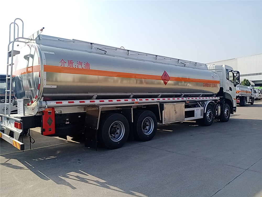 29.7方 前四后八東風(fēng)天龍350馬力油罐車