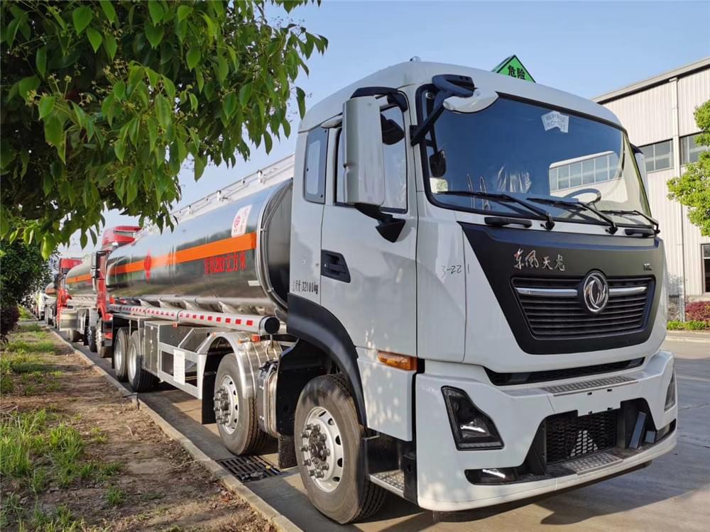 29.7方 前四后八東風(fēng)天龍350馬力油罐車