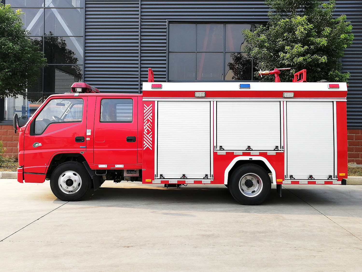 江鈴順達(dá)2.5立方水罐消防車(chē)