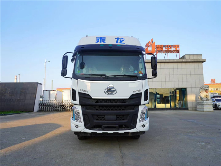 柳汽乘龍高頂雙臥6.8米冷藏車