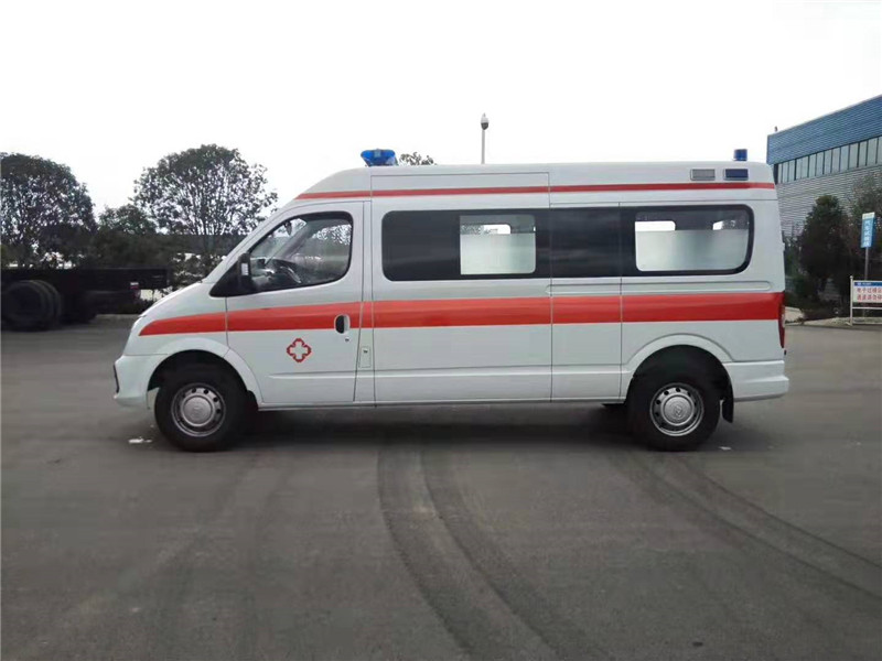 上汽大通V80長軸中頂救護(hù)車(柴油版)